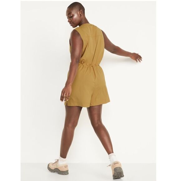 Old Navy StretchTech Sleeveless Zip-Front Cargo Romper - Picture 7 of 11